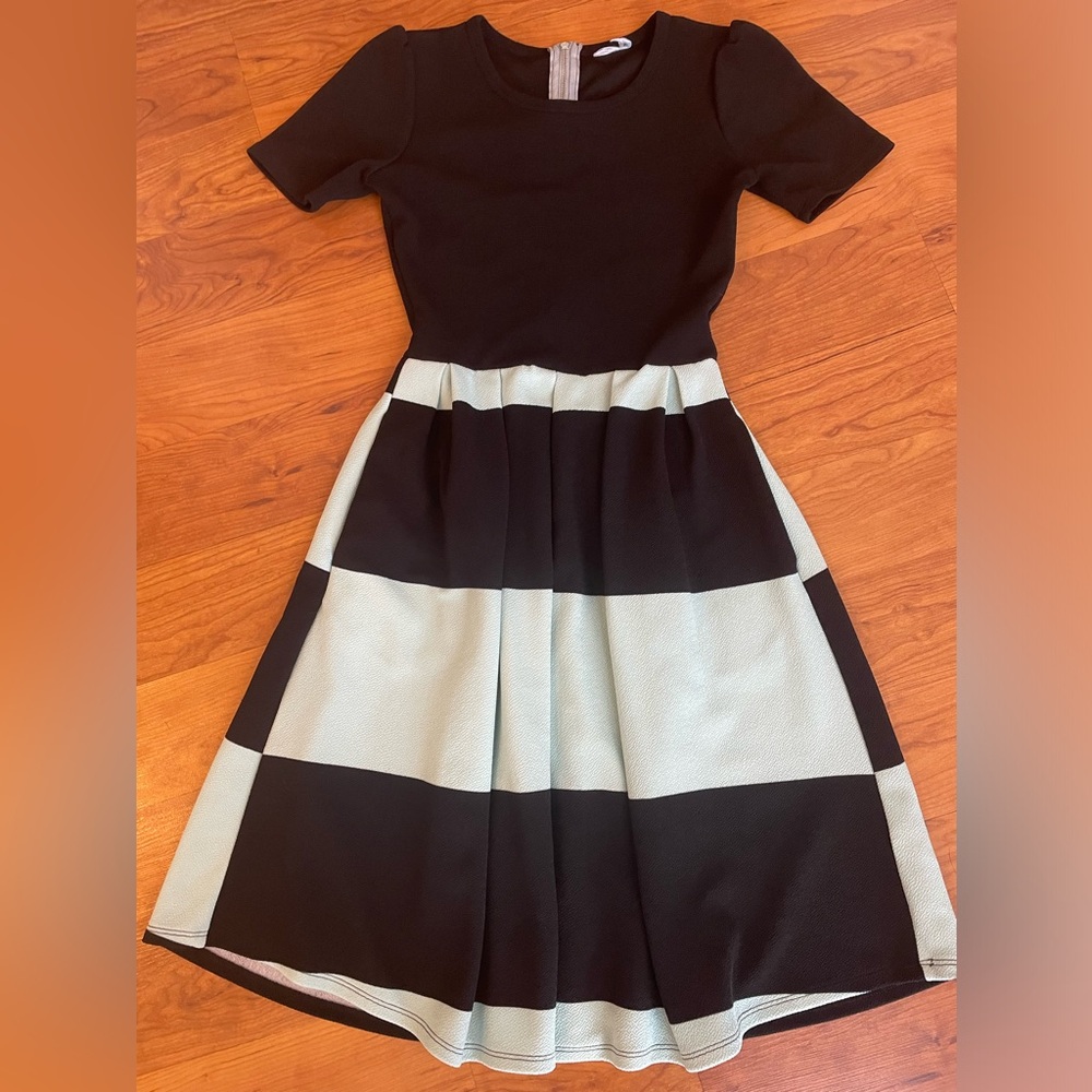 LulaRoe fitted & flare shortsleeved dress black and mint colored